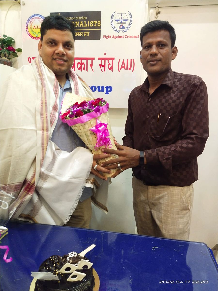 Mohammed Sayeed Shaikh being felicitated at a public event — photograph 17 of 39