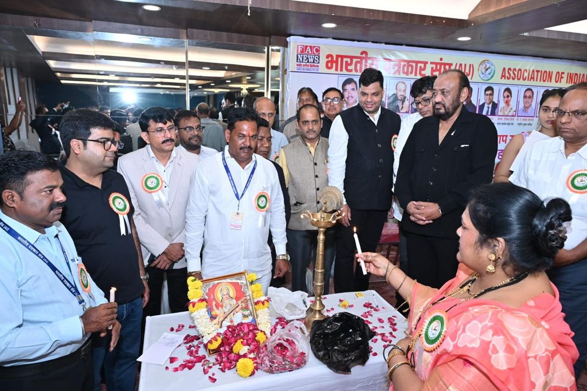 Mohammed Sayeed Shaikh being felicitated at a public event — photograph 2 of 39