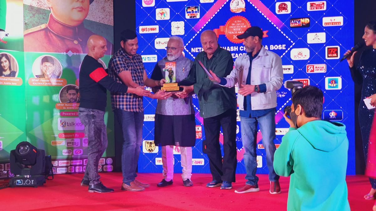 Mohammed Sayeed Shaikh being felicitated at a public event — photograph 22 of 39