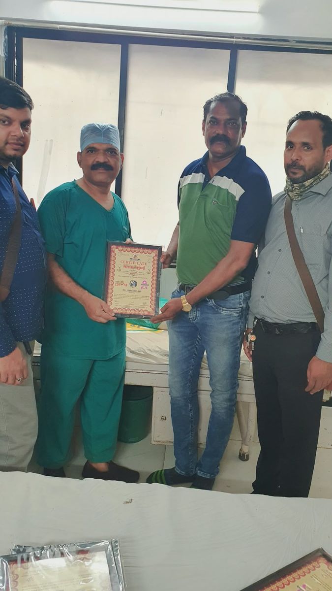 Mohammed Sayeed Shaikh being felicitated at a public event — photograph 25 of 39