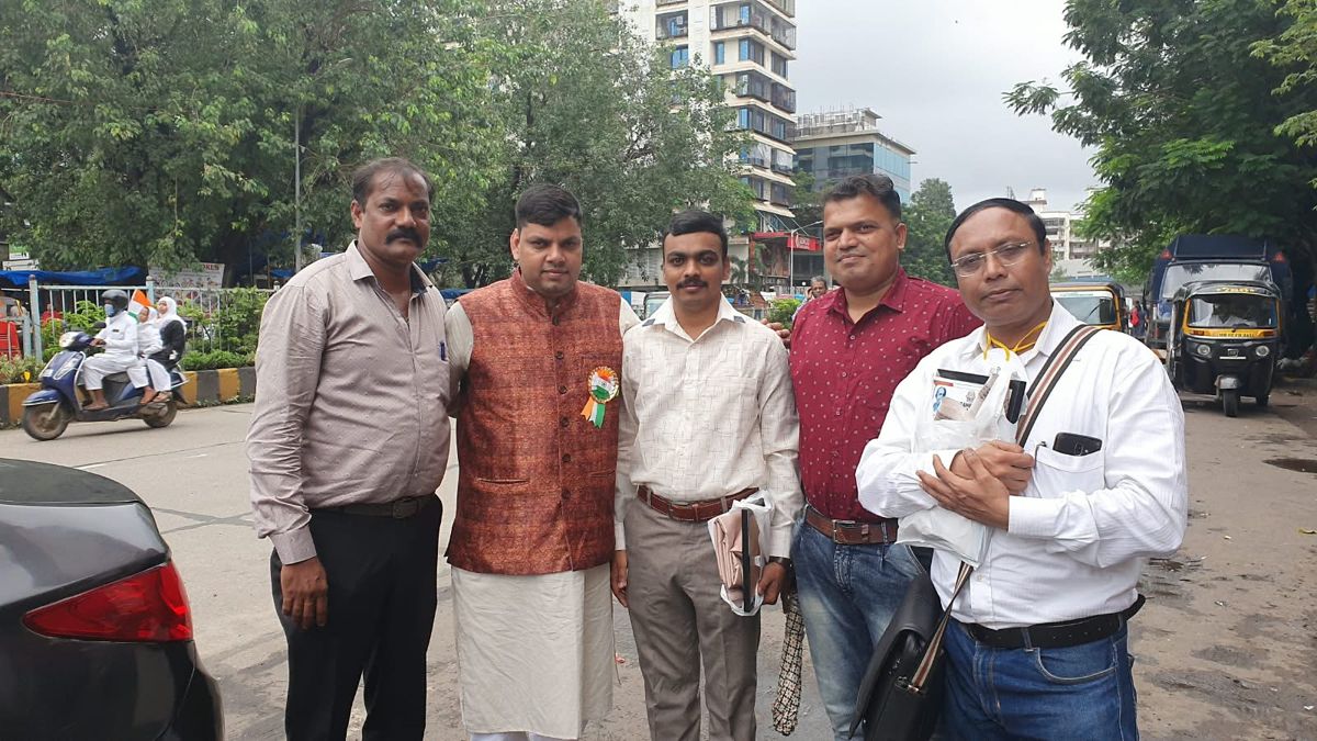 Mohammed Sayeed Shaikh being felicitated at a public event — photograph 29 of 39