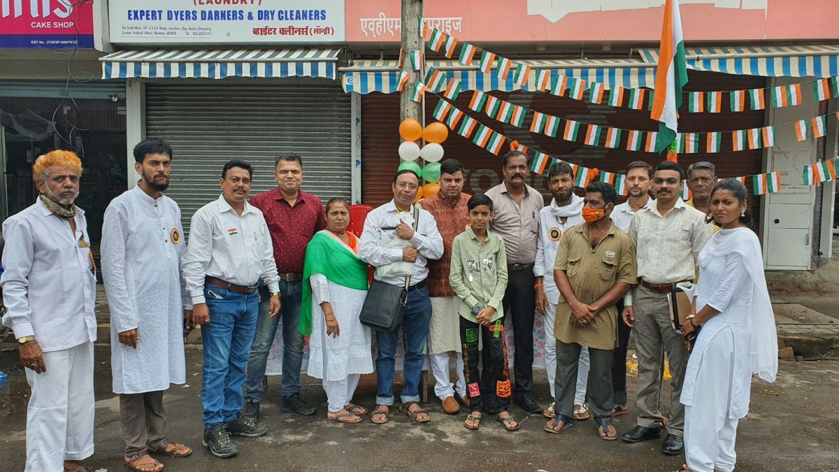 Mohammed Sayeed Shaikh being felicitated at a public event — photograph 30 of 39