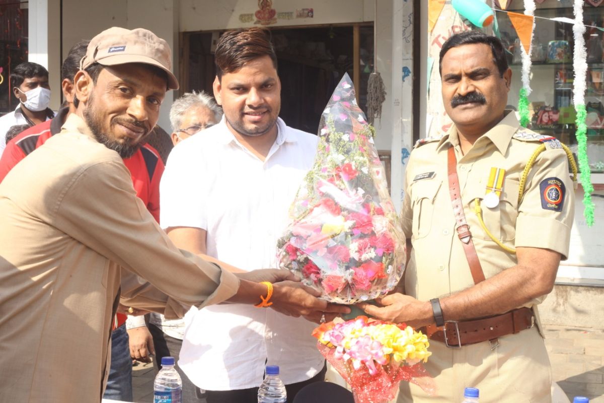 Mohammed Sayeed Shaikh being felicitated at a public event — photograph 31 of 39