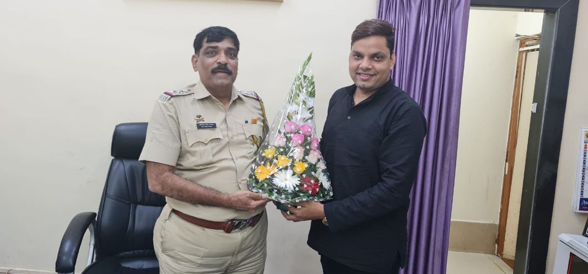 Mohammed Sayeed Shaikh being felicitated at a public event — photograph 36 of 39