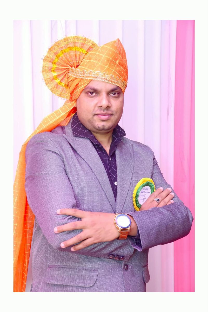 MS Shaikh at a press meet or award ceremony — photograph 1 of 20