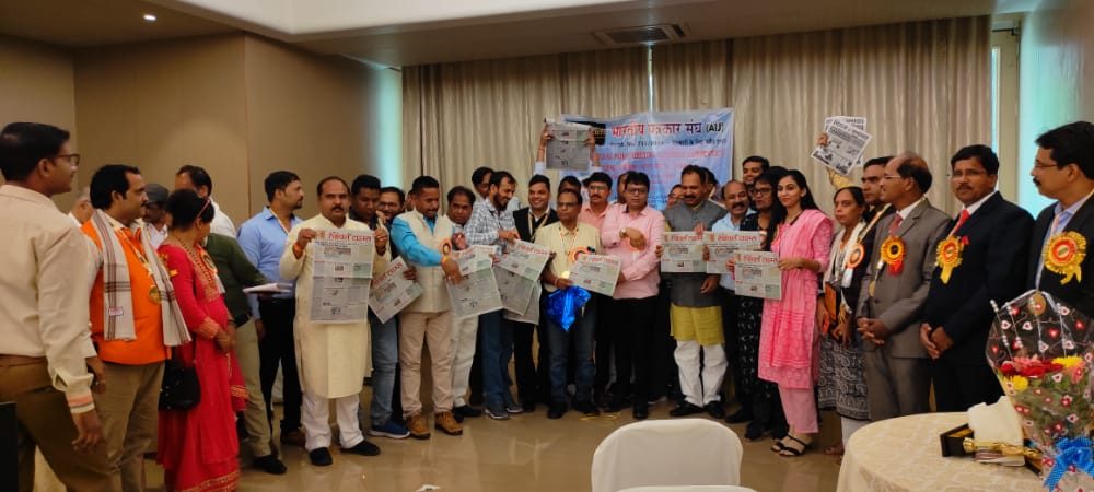 MS Shaikh at a press meet or award ceremony — photograph 11 of 20
