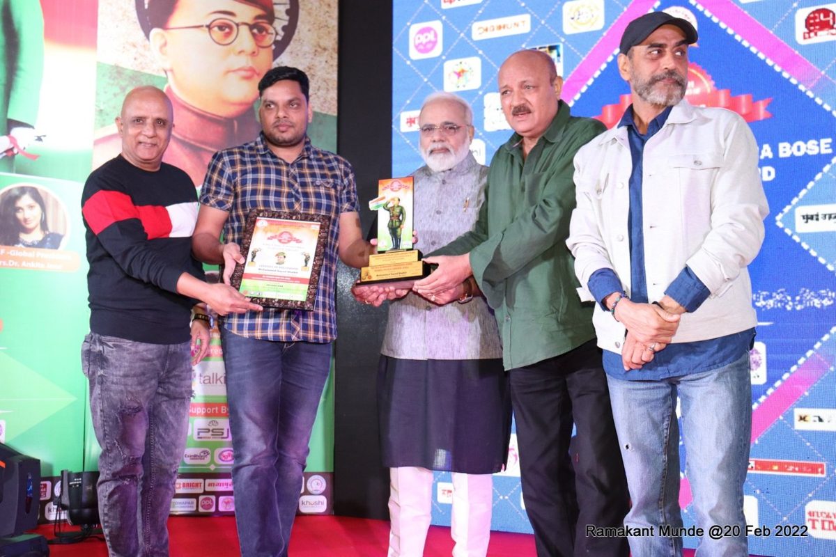MS Shaikh at a press meet or award ceremony — photograph 5 of 20